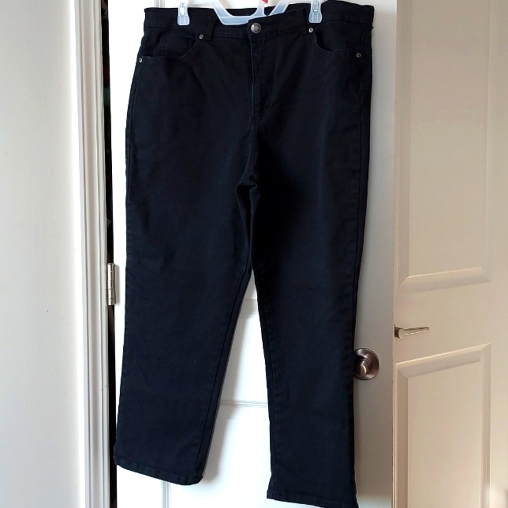Basic Editions Classic fit 18 short black jeans